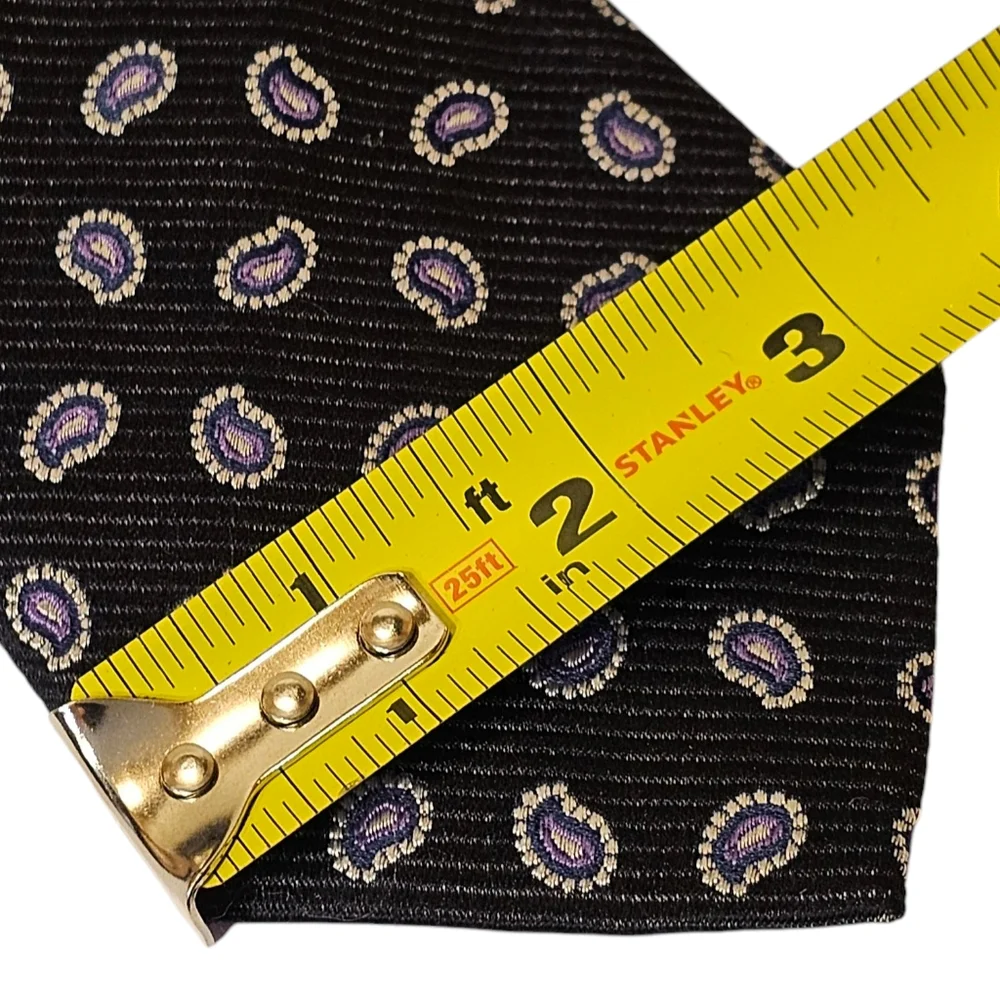 ROUNDTREE & YORKE TIE